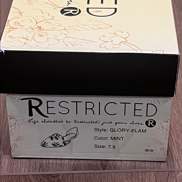 New Restricted Women's “Mint” Flamingo Slip-on Flats Size 7.5 Fun Tropical - Picture 12 of 12